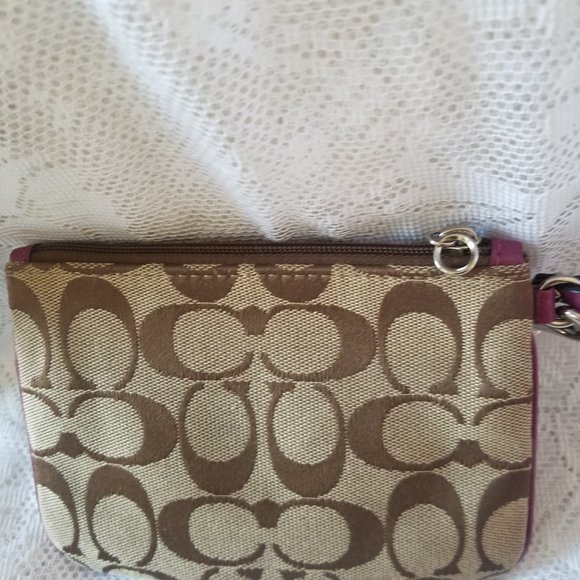 Cute "C" Signature Wristlet - Picture 4 of 4